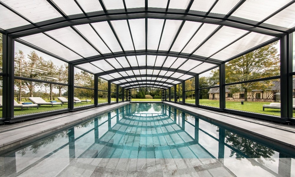 Abri piscine haut design - Valsemé, France